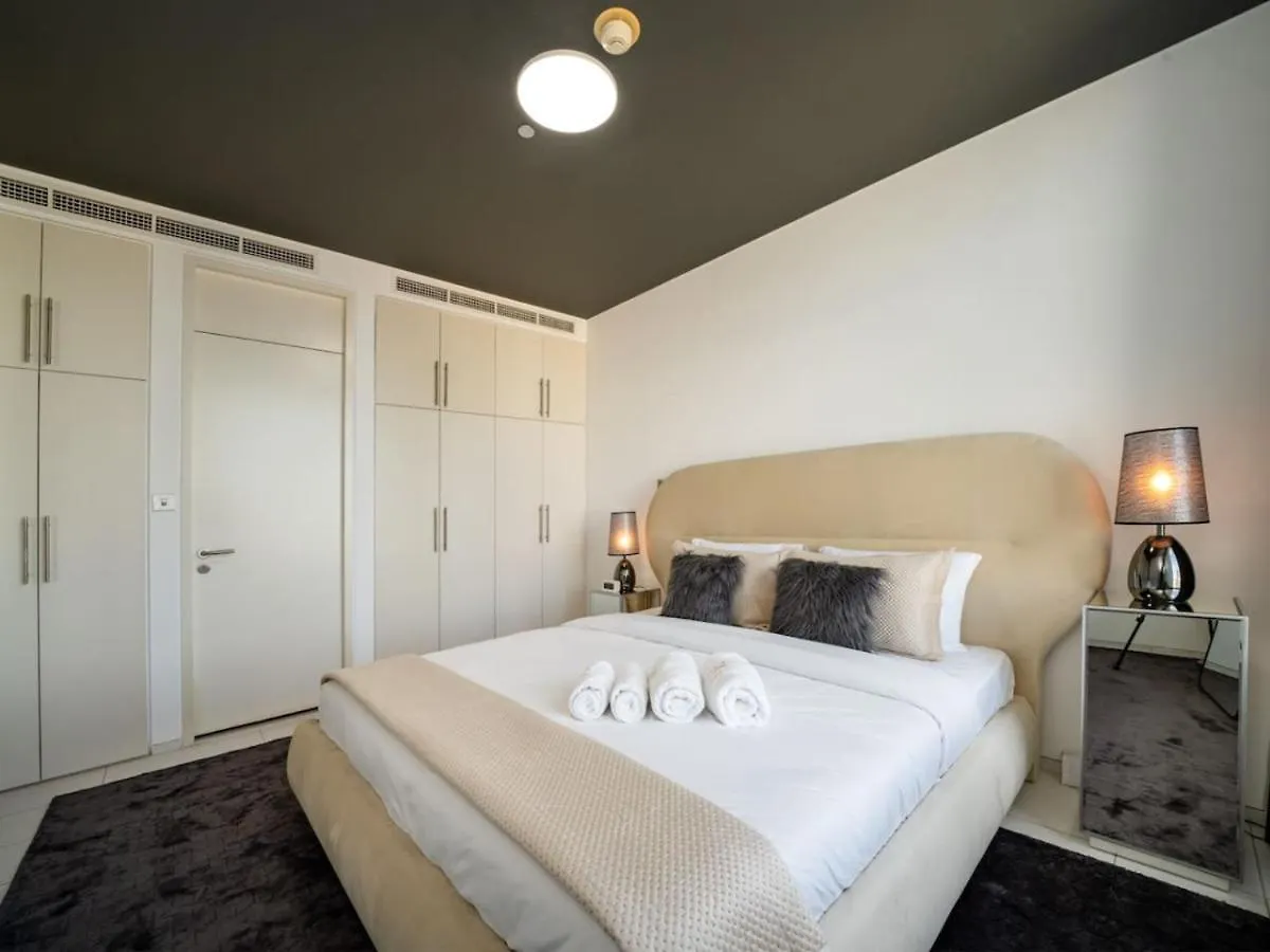 Luxury 1-Bed Difc Stay - City Views In A Prime Area Dubai Apartment